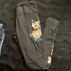 Pretty black floral leggings size small